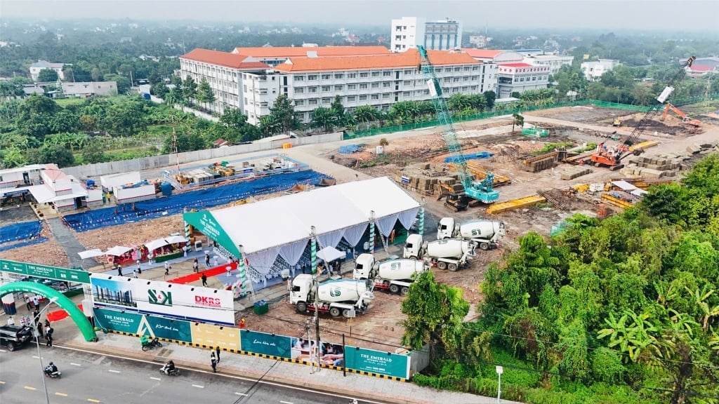 Bán căn hộ The Emerald Garden, ngọc lục bảo, khu vườn nằm ở trung tâm, chỉ 35tr/m