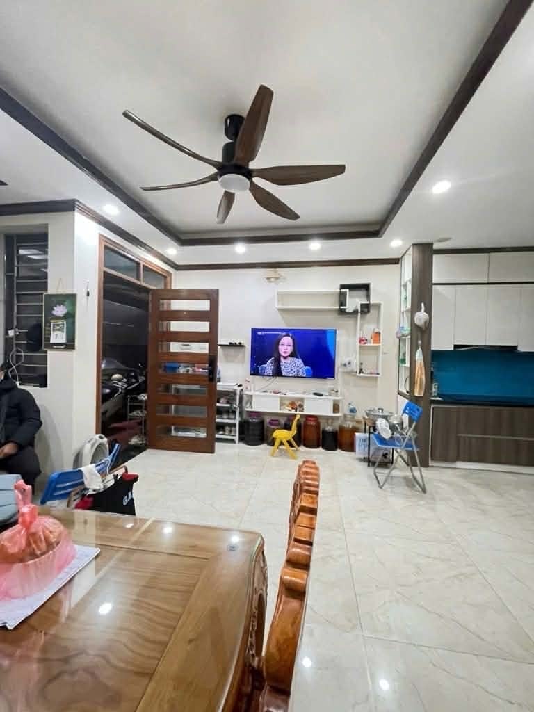 Bán nhà Vĩnh Tuy, Hai Bà Trưng, dt 63m2, ngõ thông, 3 tầng, mặt ngõ, gần phố, giá 9.3 tỷ