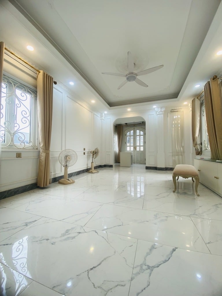 Bán nhà Hoàng Hoa Thám, Ba Đình, nhà kiến trúc sư 7 tầng thông sàn, tiện ích đủ