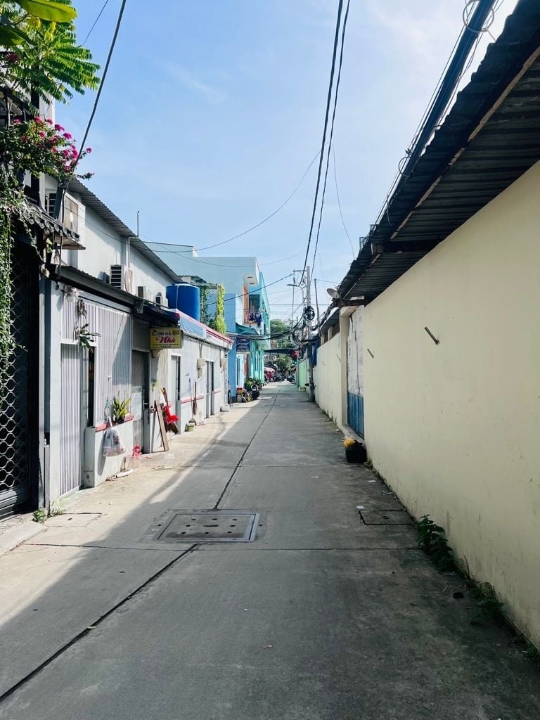 Bán tòa CHDV Huỳnh Tấn Phát, Tân Thuận, sát mặt tiền, 3 tầng, 105m2, giá 14 tỷ