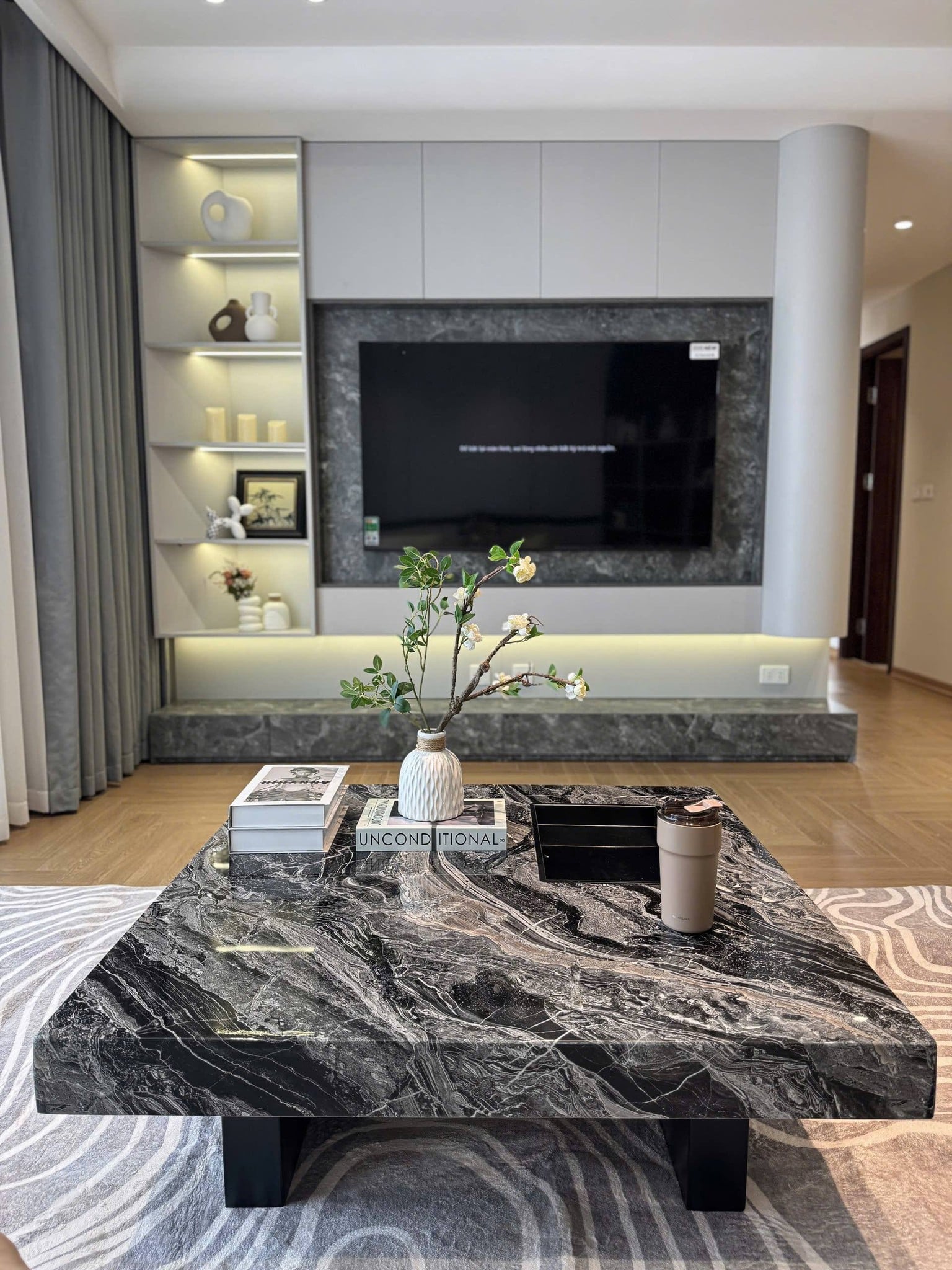 Bán gấp căn 3PN HPC Landmark 105, 97m2 full đồ đẹp, ban công Đông Nam