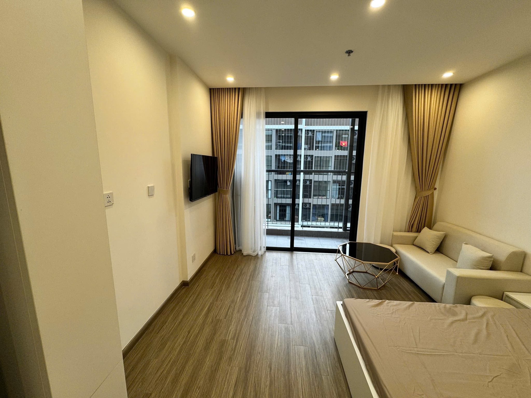 Chính chủ, bán gấp căn hộ Imperia Smart City, 54m2 đầy đủ nội thất, giá 4,8 tỷ bao tất thuế phí