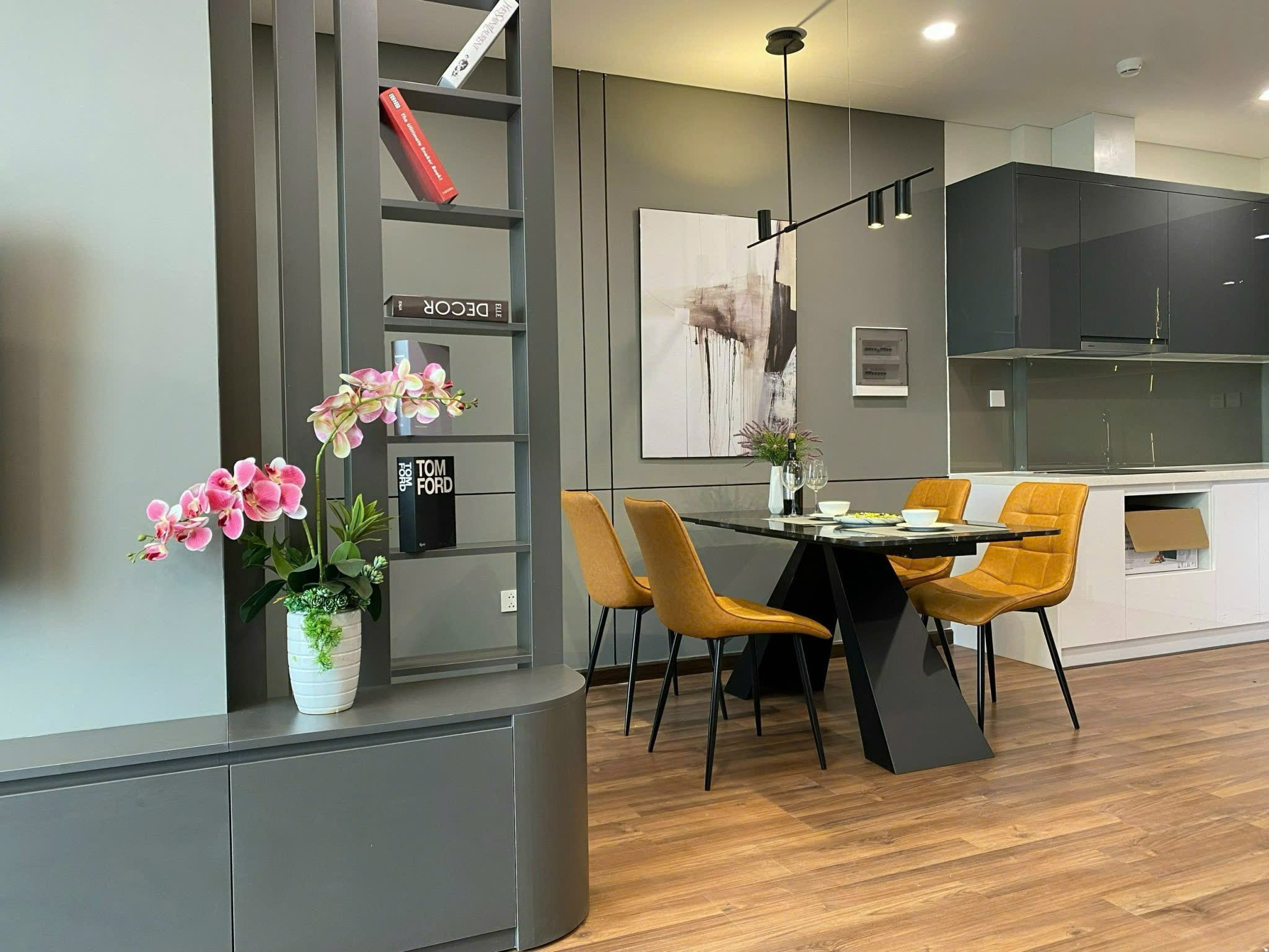 Bán căn hộ Mipec Rubik 360, Xuân Thủy, 83,5m2, sổ đỏ sở hữu lâu dài, giá 10,7 tỷ