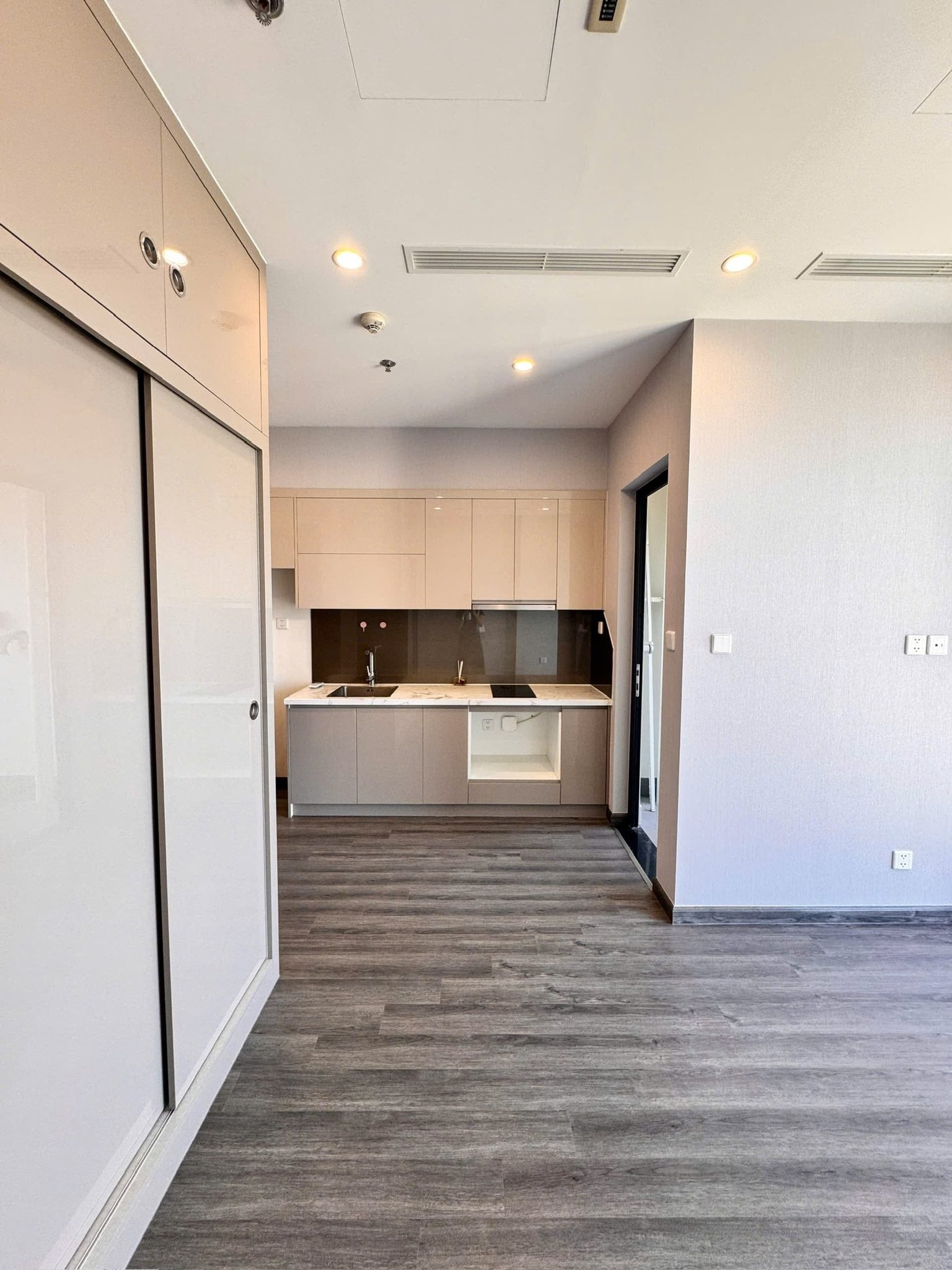 Bán căn hộ Studio The Tonkin 1, 28,5m2, full đồ mới đẹp, giá 3,15 tỷ