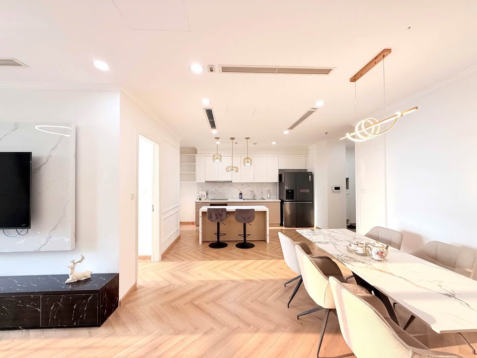 Bán căn 2PN Times City, tòa T8, 06, 83m², full đồ đẹp, ban công hướng Nam, giá 9,35 tỷ