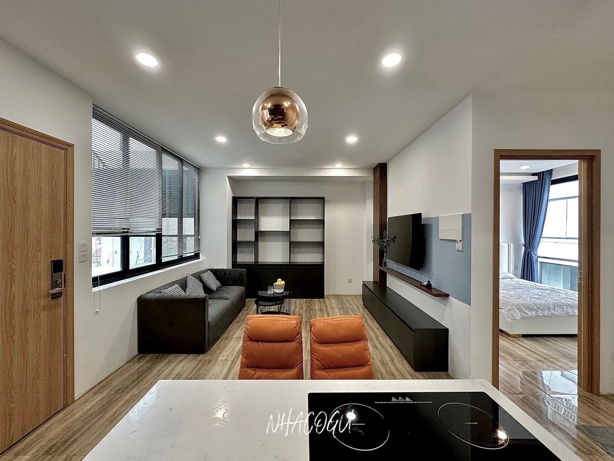 Bán gấp căn hộ 2pn chung cư Hưng Phúc, lầu cao, view biệt thự, có ô xe, giá 7,5 tỷ