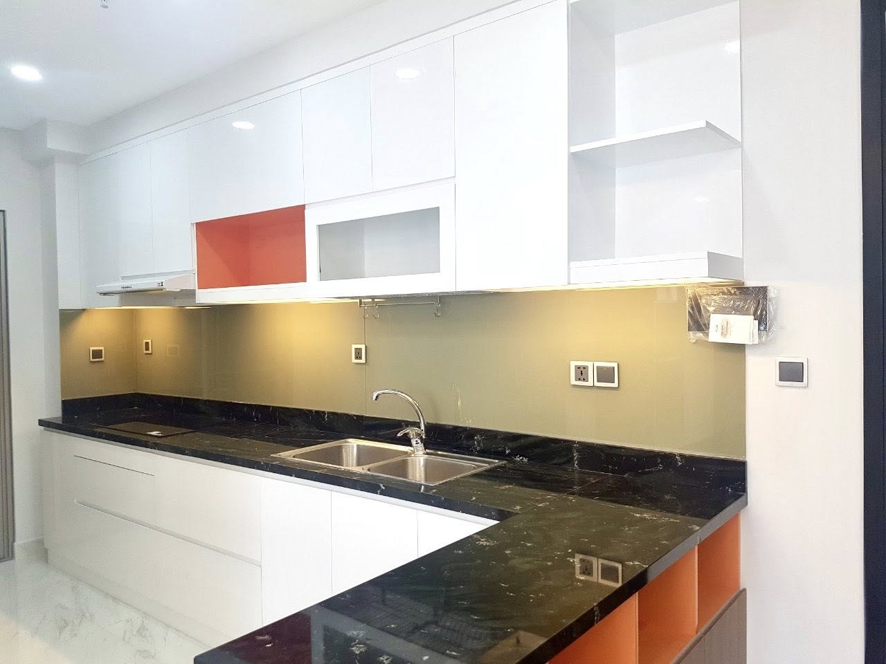 Cho thuê chung cư Cosmo City, đường Nguyễn Thị Thập, cho thuê 14 triệu/tháng, 2 PN, 2WC