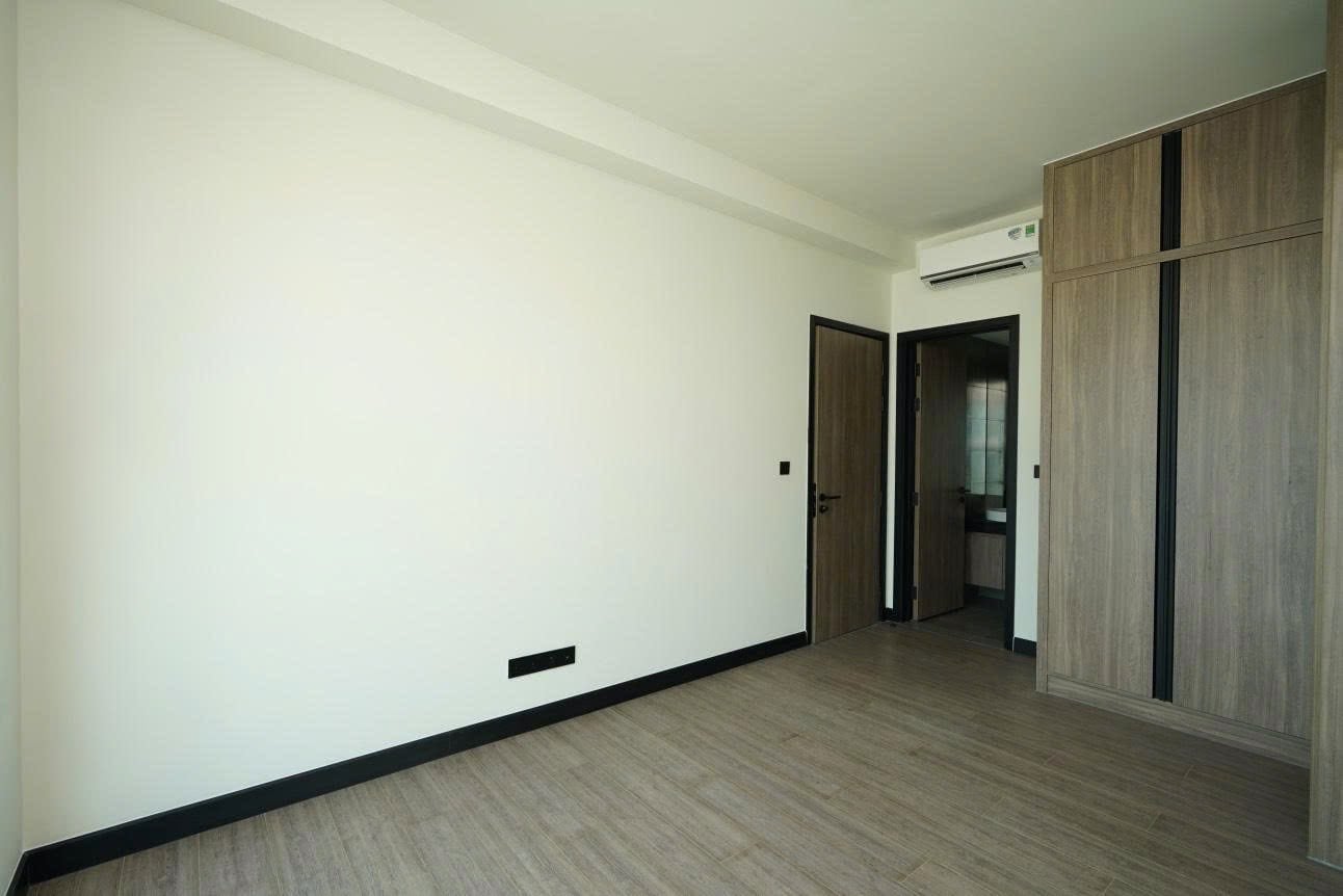 Bán chung cư De La Sol, 9,5 tỷ, 84m2, 2PN, 2WC, giá siêu tốt, view sông còn sót lại, sẵn HĐT
