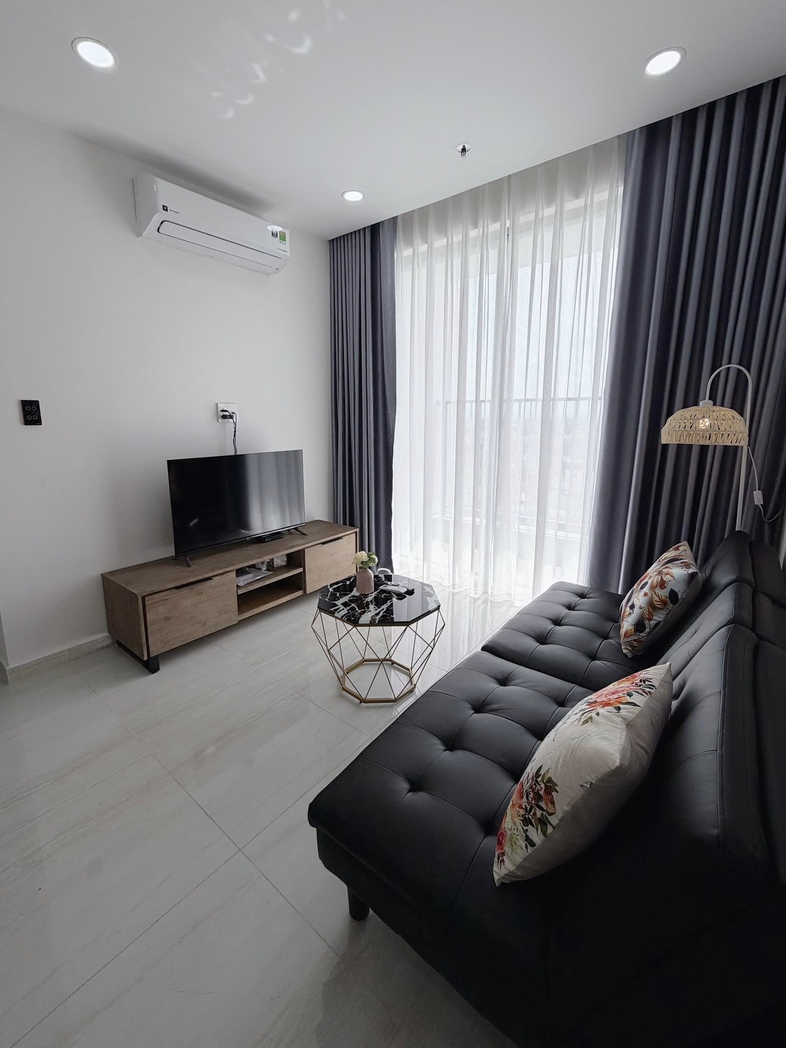 Bán căn hộ 2pn tại The Sun Avenue, view sông, 75m2, tầng cao, giá rẻ 7,5 tỷ bao thuế phí