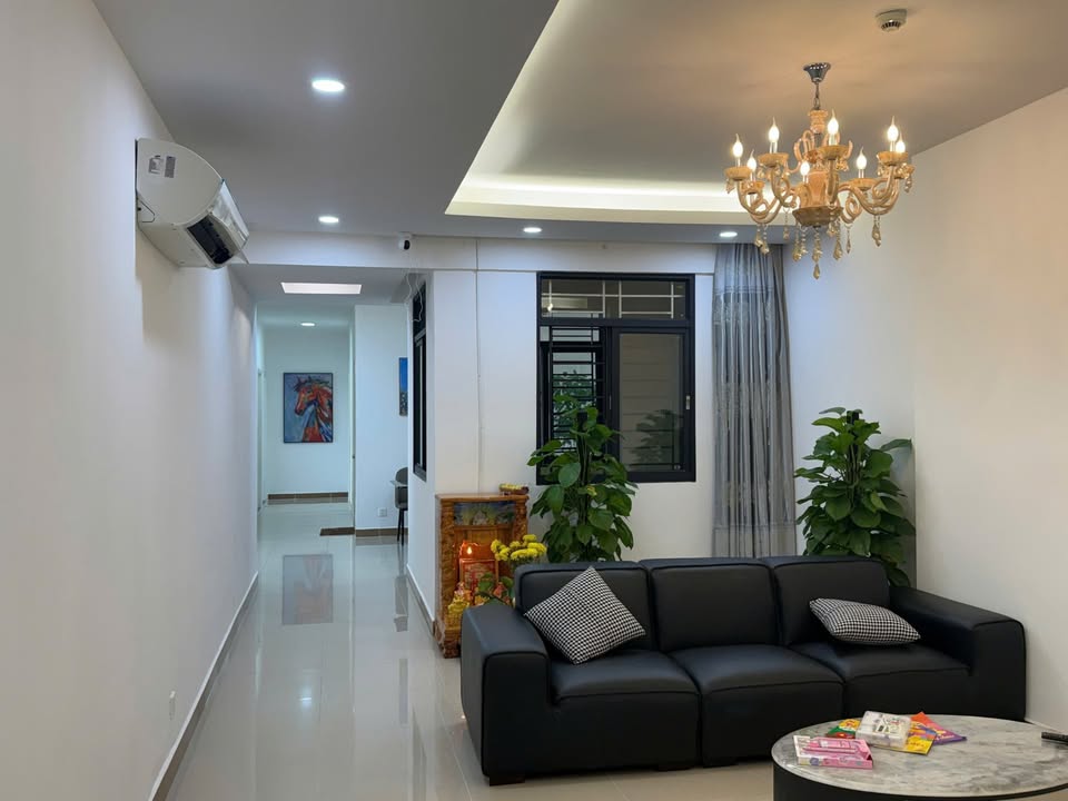 Kẹt tiền cần bán gấp chung cư The Era Quận 7, 98m², 2PN 2WC, giá 1 tỷ 734 triệu