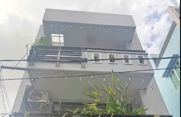 Siêu hot, bán nhà ngay đường Cách Mạng Tháng 8, Quận 10, shr hoàn công đủ, giá 4 tỷ 100