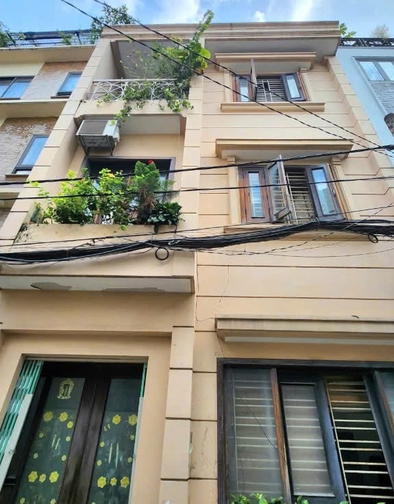 Bán nhà Phường 2, Tân Bình, hxh 5m, gần cổng sân bay, 3 tầng 4pn, chỉ 12 tỷ hơn