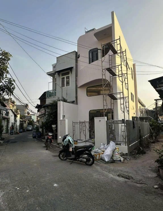 Bán nhà mt đường số Bình Chiểu, Thủ Đức, gần chợ đầu mối, 3 tầng btct 60m2, ngang 5.7m