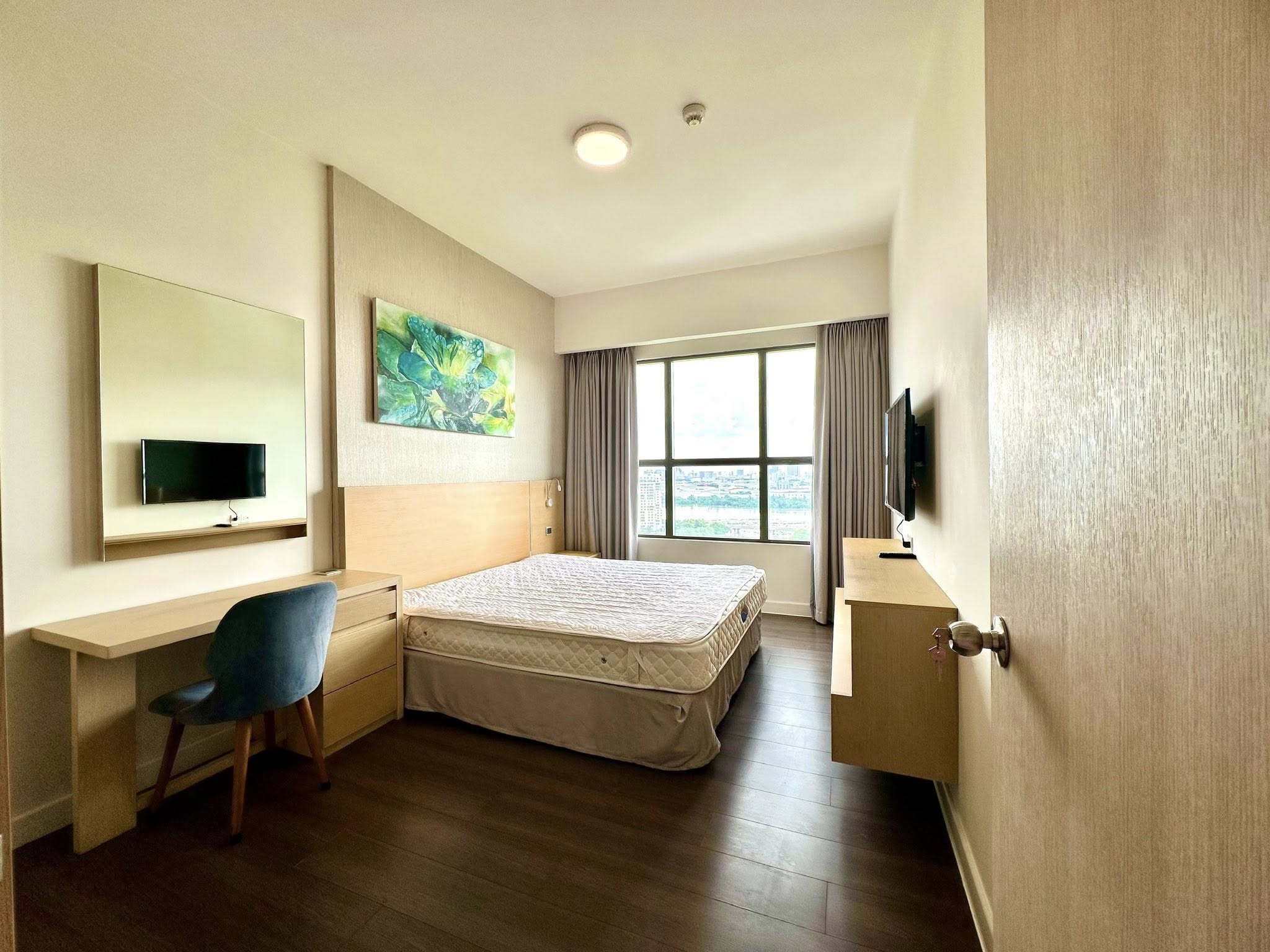 Bán gấp 2pn The sun avenue, 75m2 full nội thất, đã có sổ, giá chỉ 7.6 tỷ all in