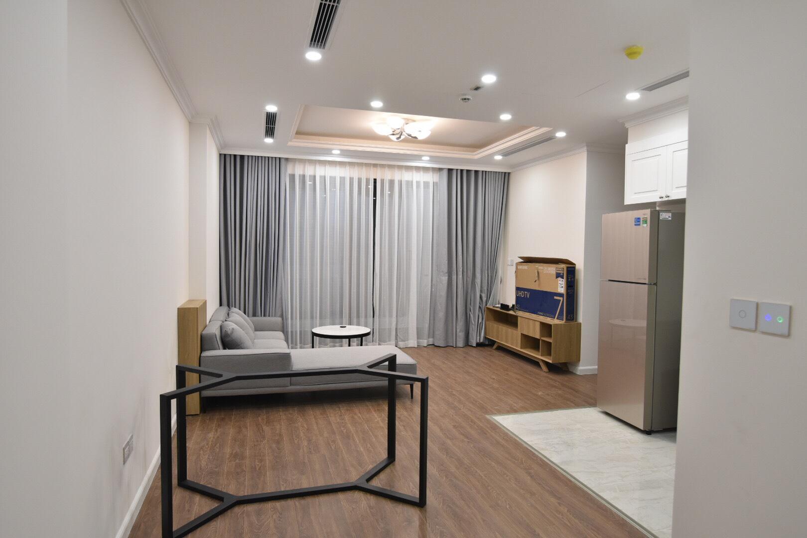 Bán căn 2PN Việt Đức Complex, diện tích 74m2, ban công thoáng, giá 6,05 tỷ