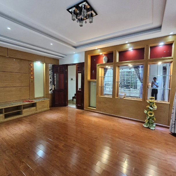 Bán nhà Hoàng Hoa Thám, Ba Đình, 5 tầng lô góc, 52m2, mặt tiền 5m, giá tốt