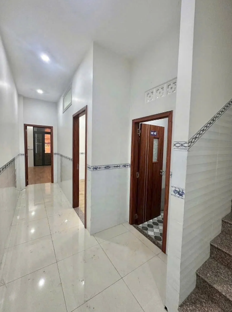 Cho thuê nhà mặt tiền Trần Bạch Đằng, kế bên ĐH Y Dược Cần Thơ, chỉ 18tr/tháng