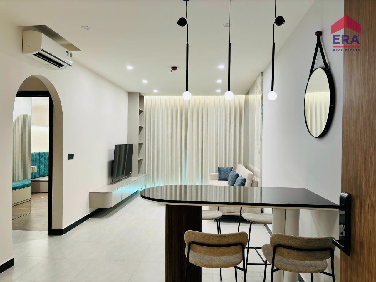 Bán căn hộ De La Sol 2PN, 2WC, view sông, full nội thất, giá 8,1 tỷ