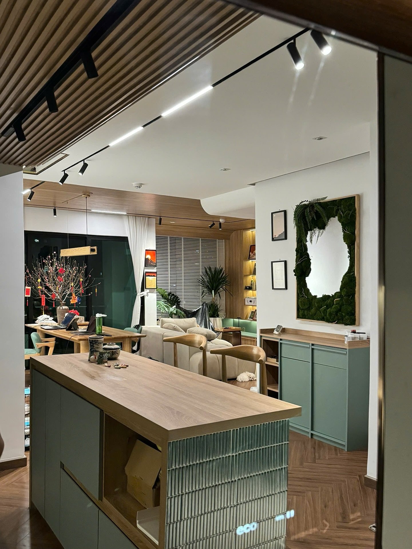 Bán căn hộ 3PN De La Sol, Quận 4, 111m2, chính chủ giá siêu hời 12,5 tỷ