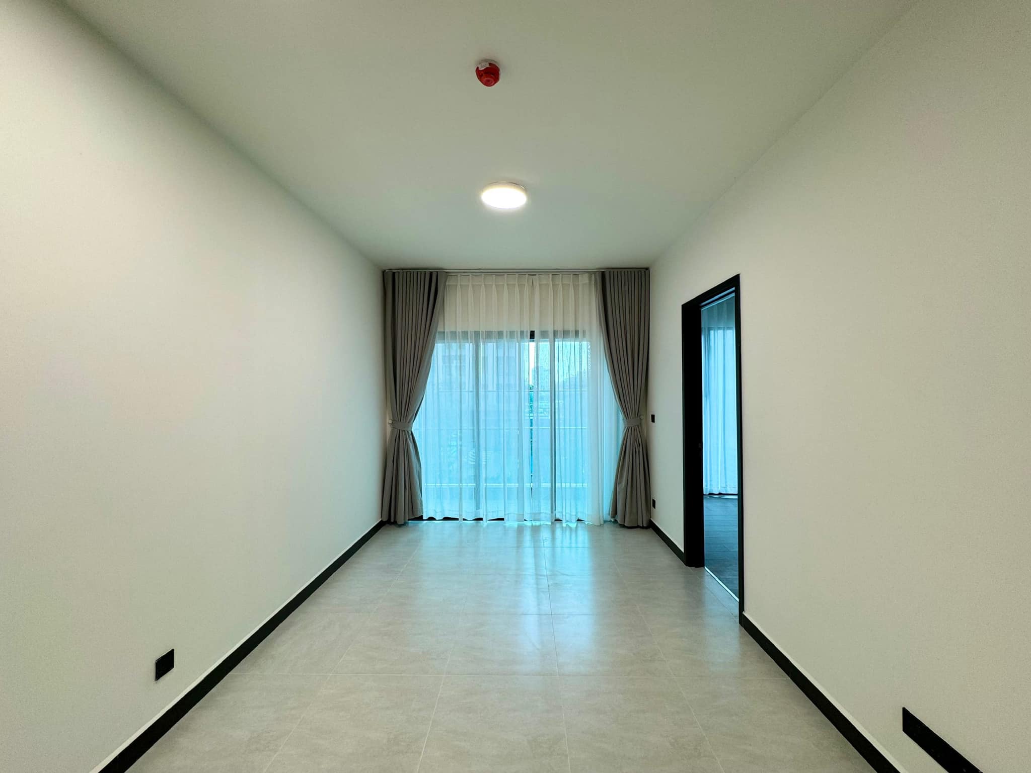 Bán căn hộ 2PN De La Sol, dt 86m2, full nội thất, view thoáng, giá 10 tỷ 3 all in