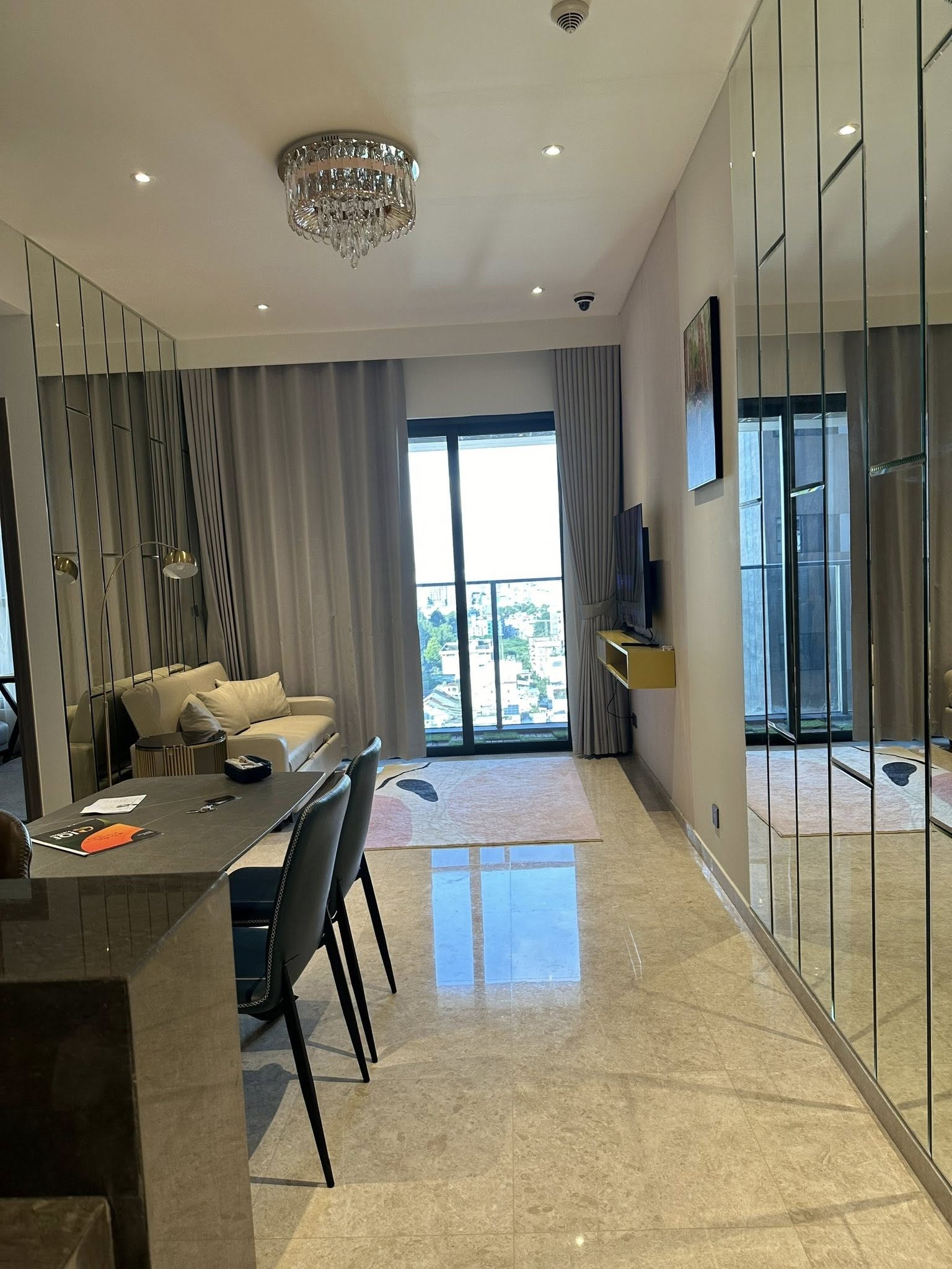 Bán căn hộ The Marq 2PN 2WC, full nội thất đẹp, chỉ 14,9 tỷ